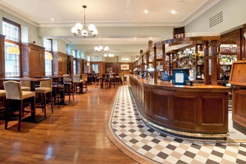The Greenwood Hotel - Wetherspoon Northolt  Esterno foto