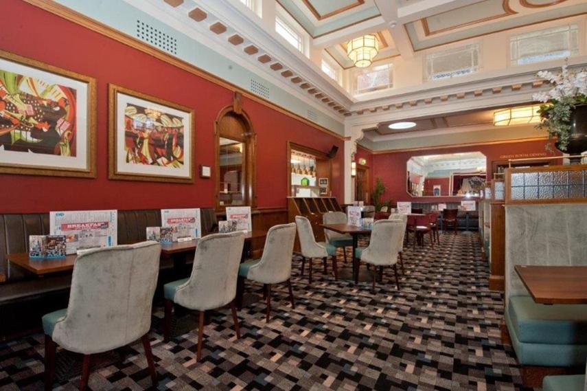 The Greenwood Hotel - Wetherspoon Northolt  Esterno foto